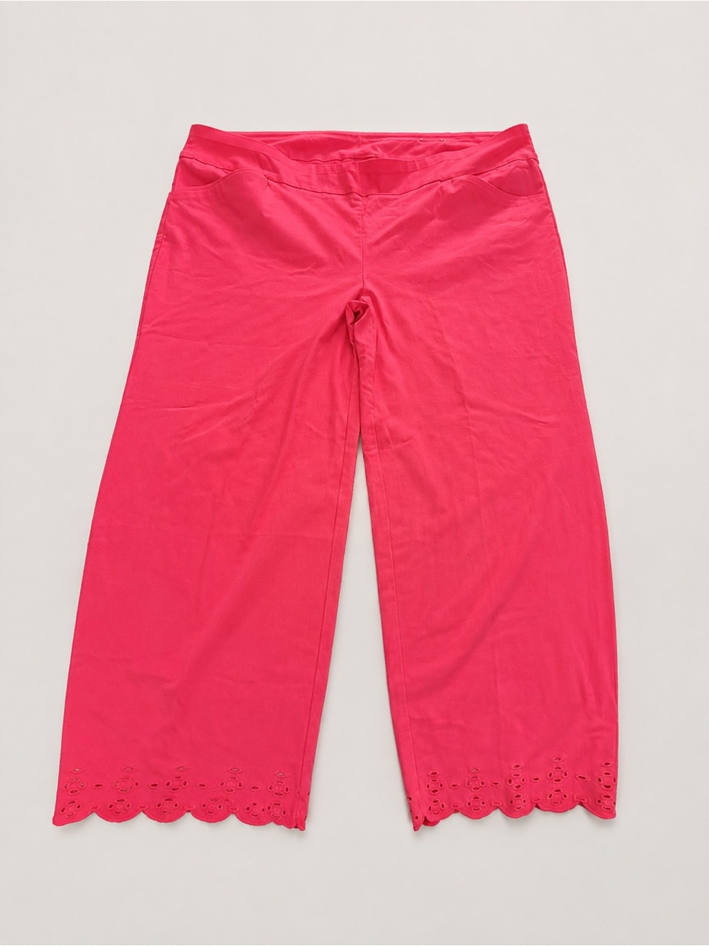 Chico's Hot Pink Scalloped Hem Crop Pants